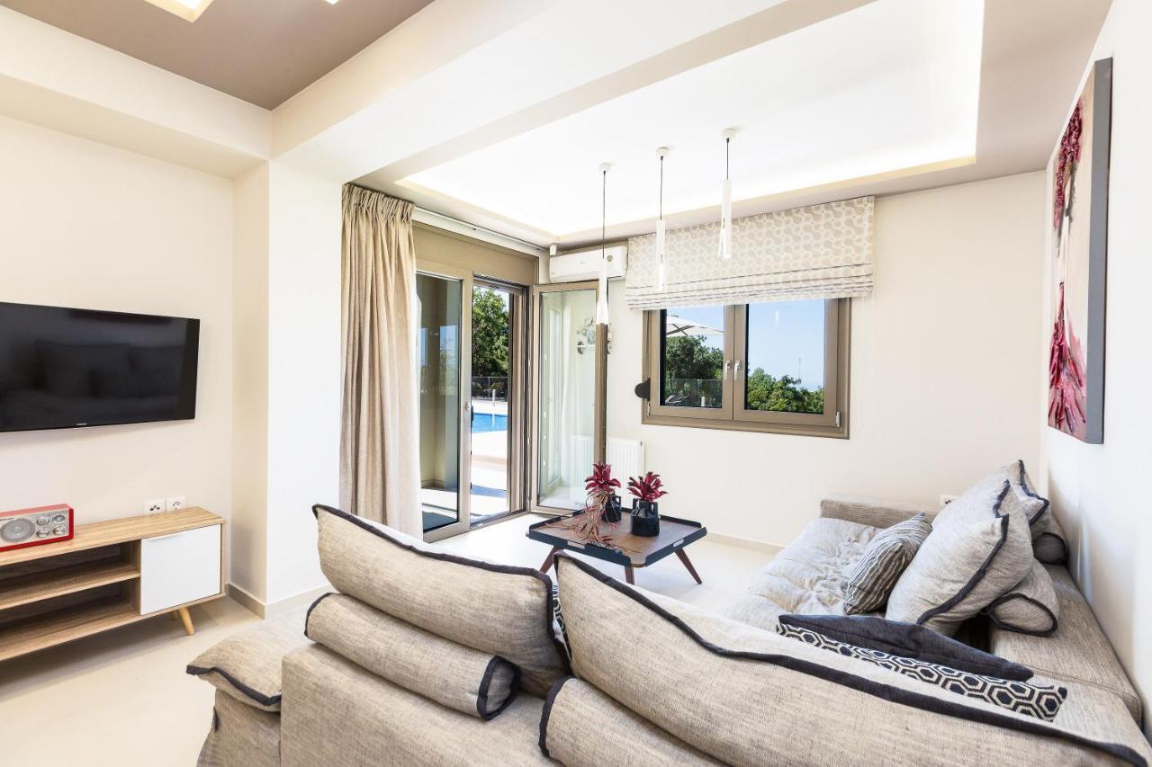 Luxury Cretan With Private Pools Villa