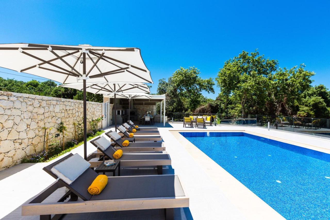Luxury Cretan With Private Pools