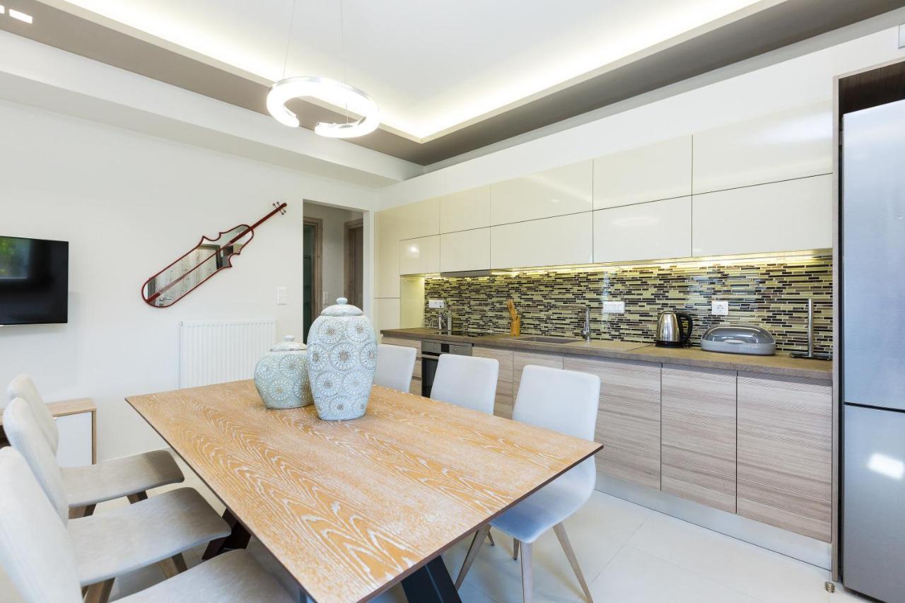 Luxury Cretan With Private Pools Villa
