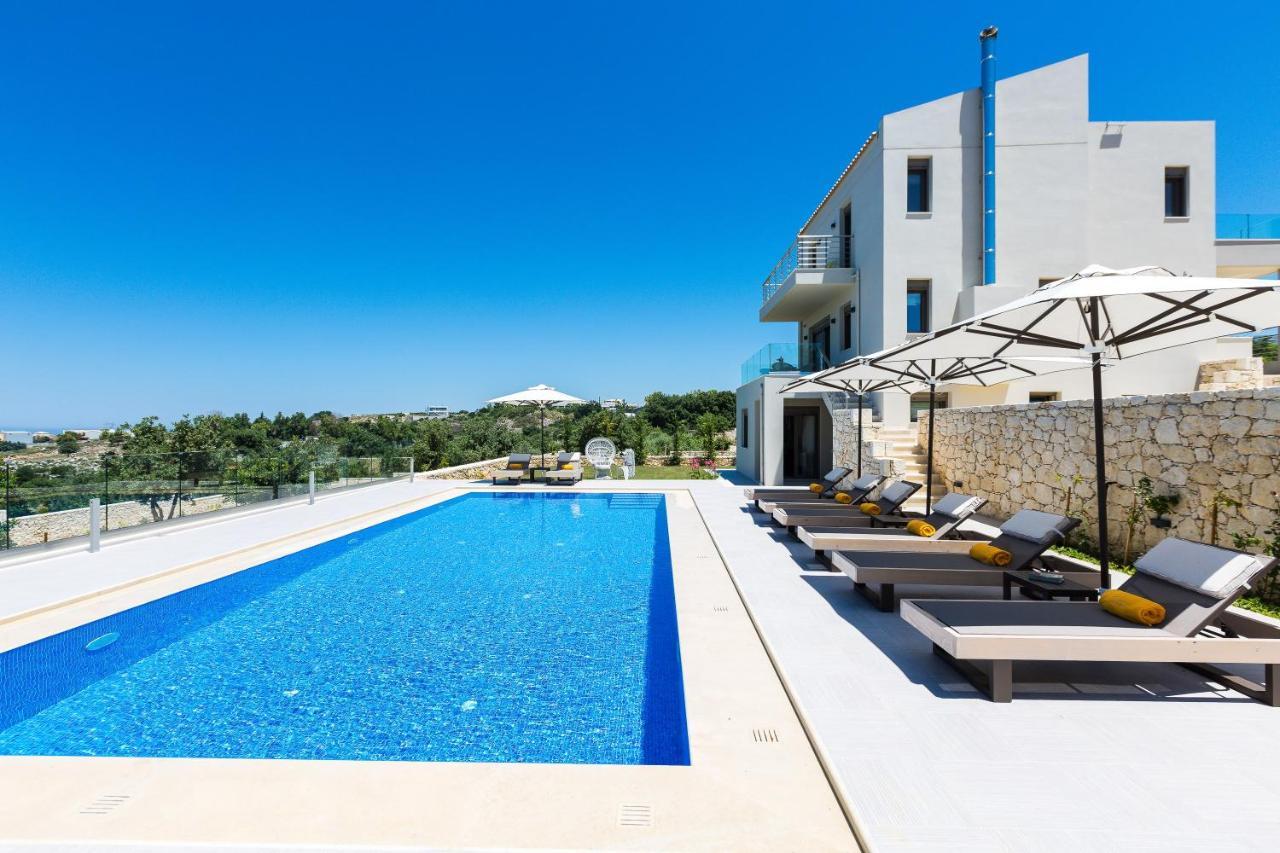 Luxury Cretan With Private Pools Villa